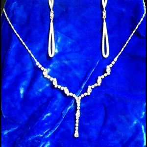 Nice gold color with clear stones